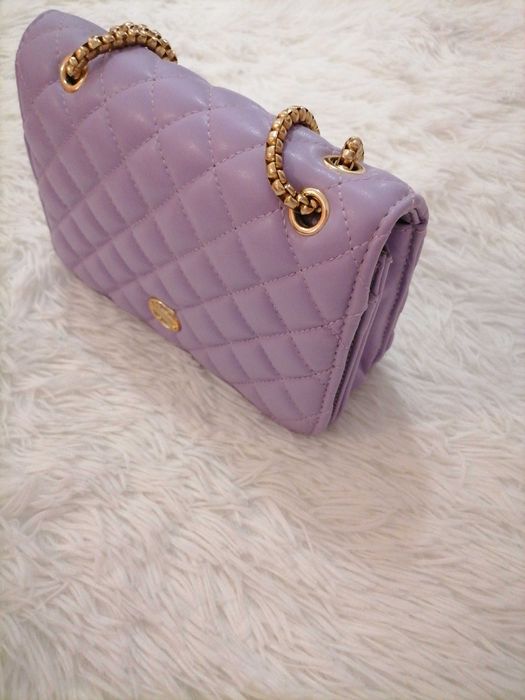 Лилава Чанта със златна дръжка