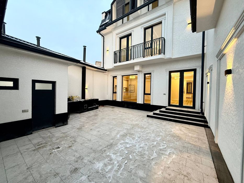 Yunusobod Xasanboyda yangi 3 qavatli hovli sotiladi 360 m²