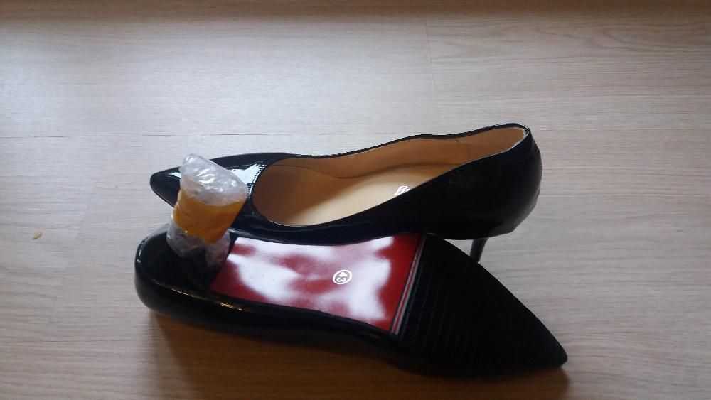 чисто нови официални обувки черен лак с 8см. ток размер 40_60лв.