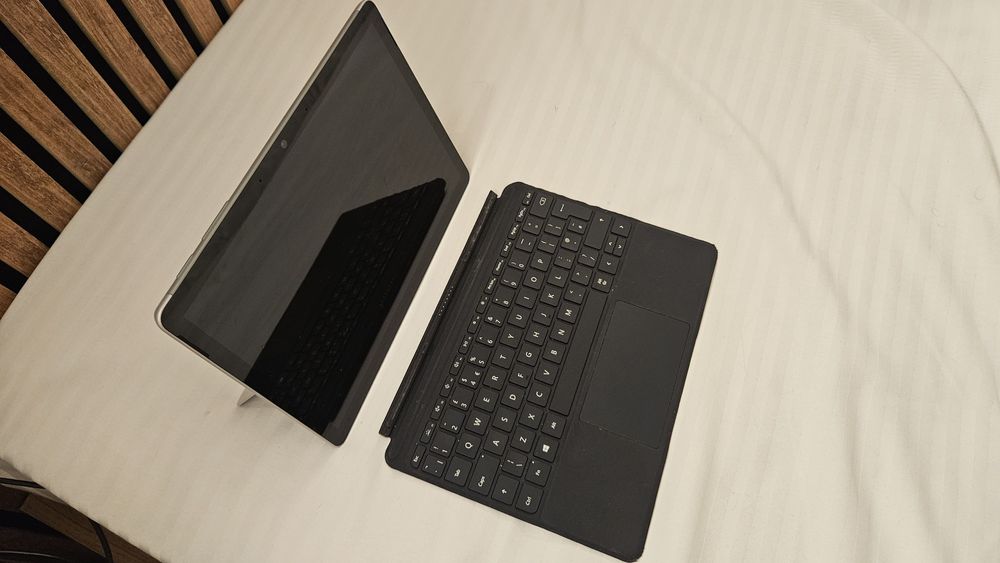 Microsoft Surface Go 3 / i3-10100Y / 8 GB RAM / 128 GB SSD