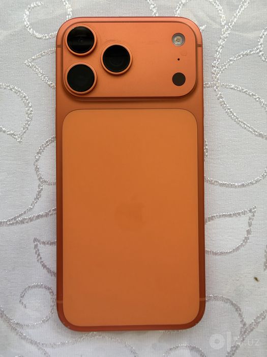 Iphone 17 pro max cosmic orange