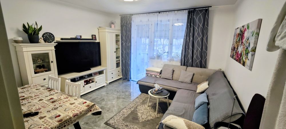 Privat vând apartament restructurat complet