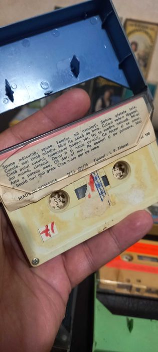 Casete vechi cu muzică românească