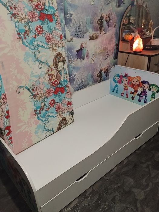 Кровать детская ,