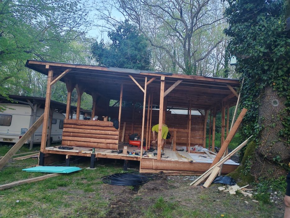 Изработка на дървени къщи бунгала, навеси.