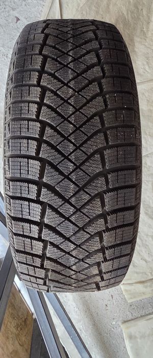 Продам шина Пирелли  215/50/17 зима