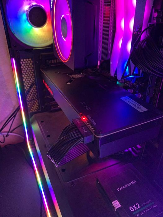 Компютър+ монитор, видеокарта Vega 64  RYZEN 7  16ram 512 nvme