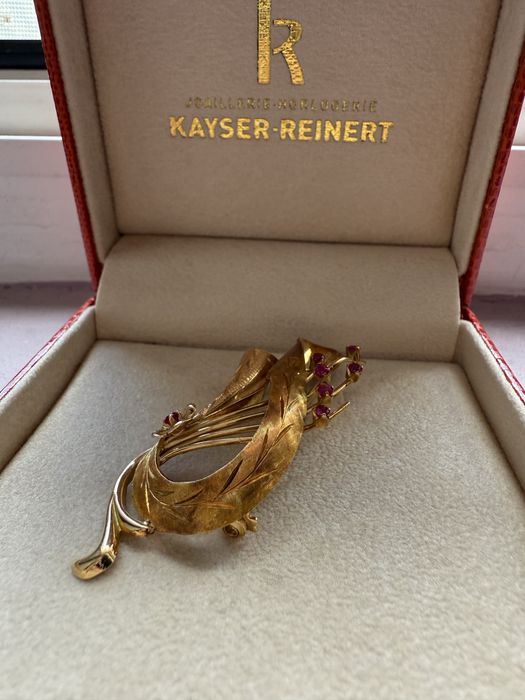 Bijou brosa exceptionala unicata 24 k 10 g cu rubin
