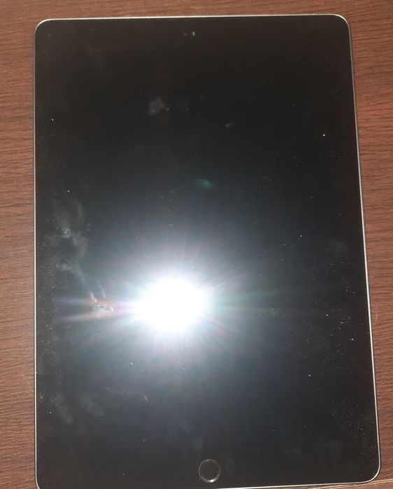 Ipad gen 8th la schimb pe cross (tableta este perfect functionala)