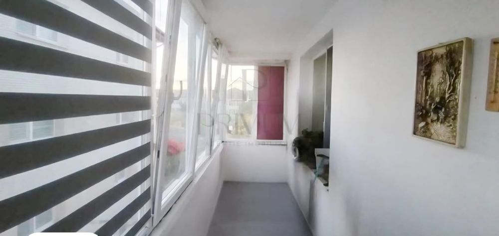 Proprietar vând apartament 3 camere decomandat | Piața Doina | Etaj 3 | Bloc cărămidă | Centrală proprie | 115.000 €