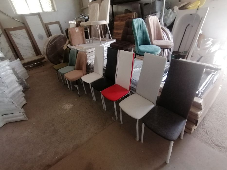 Столы и стулья разных размеров