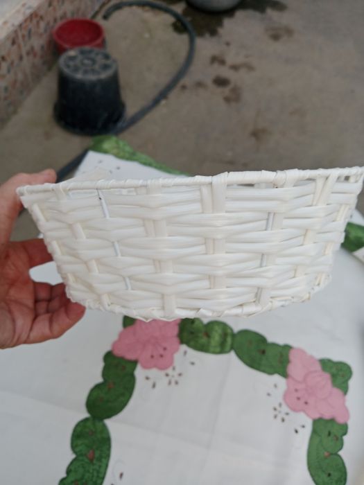 Продам хлебницу плетенную