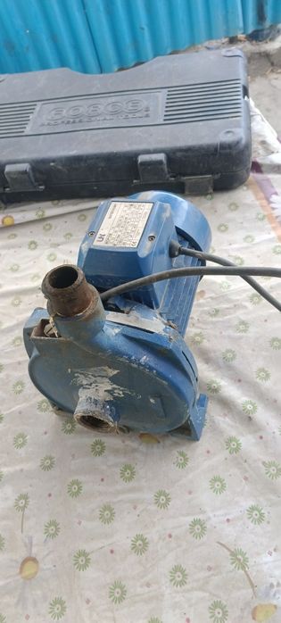 Водяной насос продам