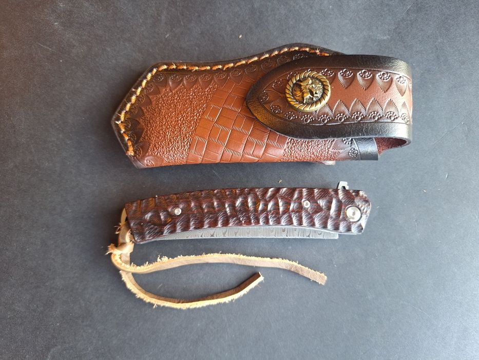 Сгъваем нож-дамаска стомана VG-10 с кожена кания