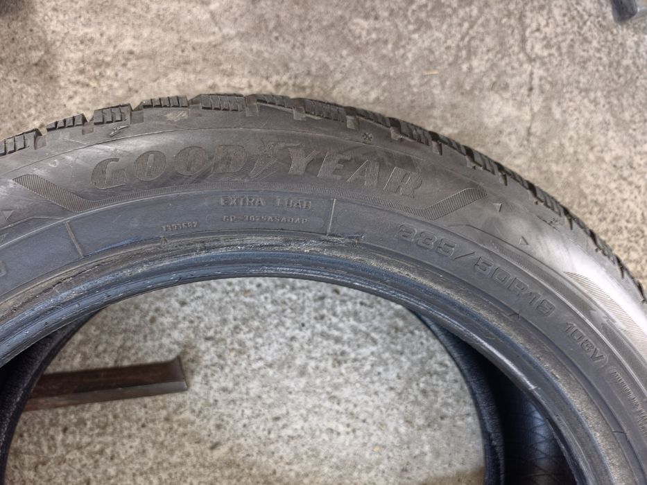 2 Броя 235/50/19 Goodyear 8mm 24dot