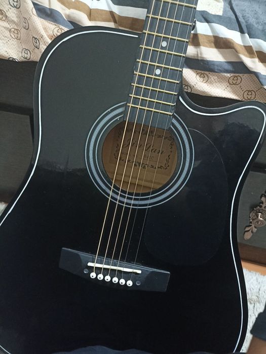 Акустическая гитара (черная)