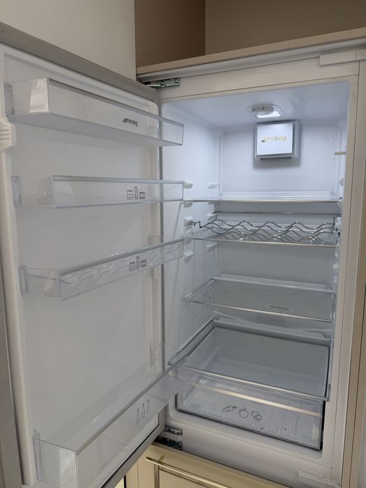 Продам Холодильники Smeg