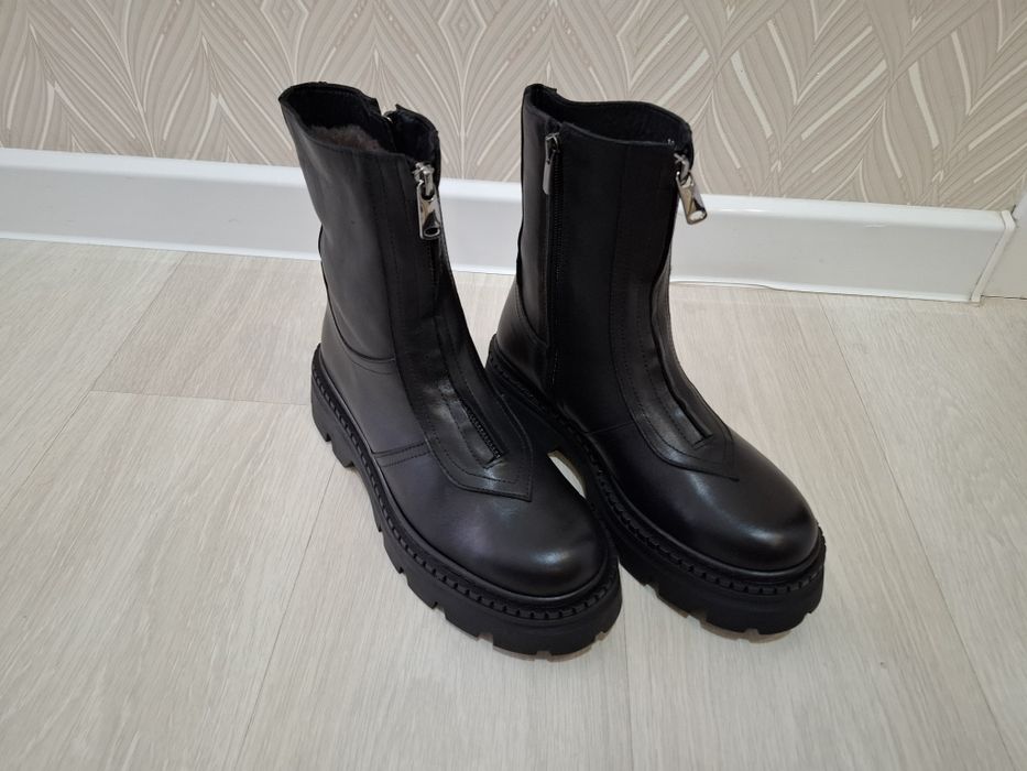 Продаются зимний обувь.