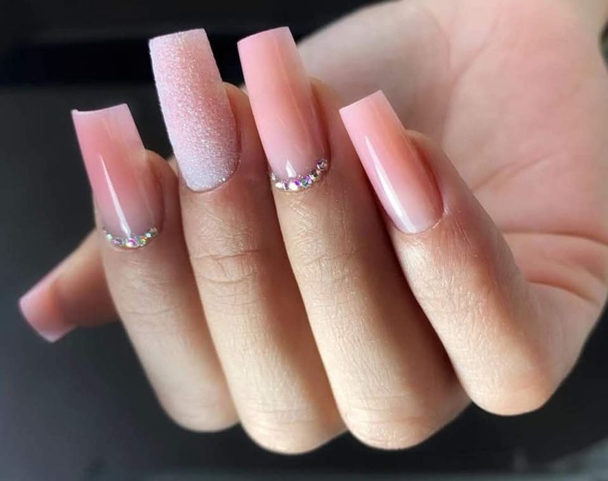 Unghii cu gel si oja semipermanenta și pedichiura estetica