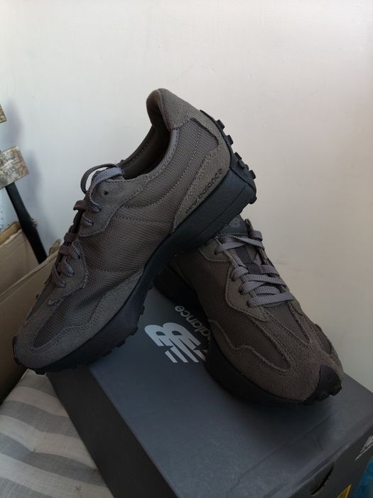 New Balance 327 sneakers culoare verde military cu negru mărimea 42.5 noi originali