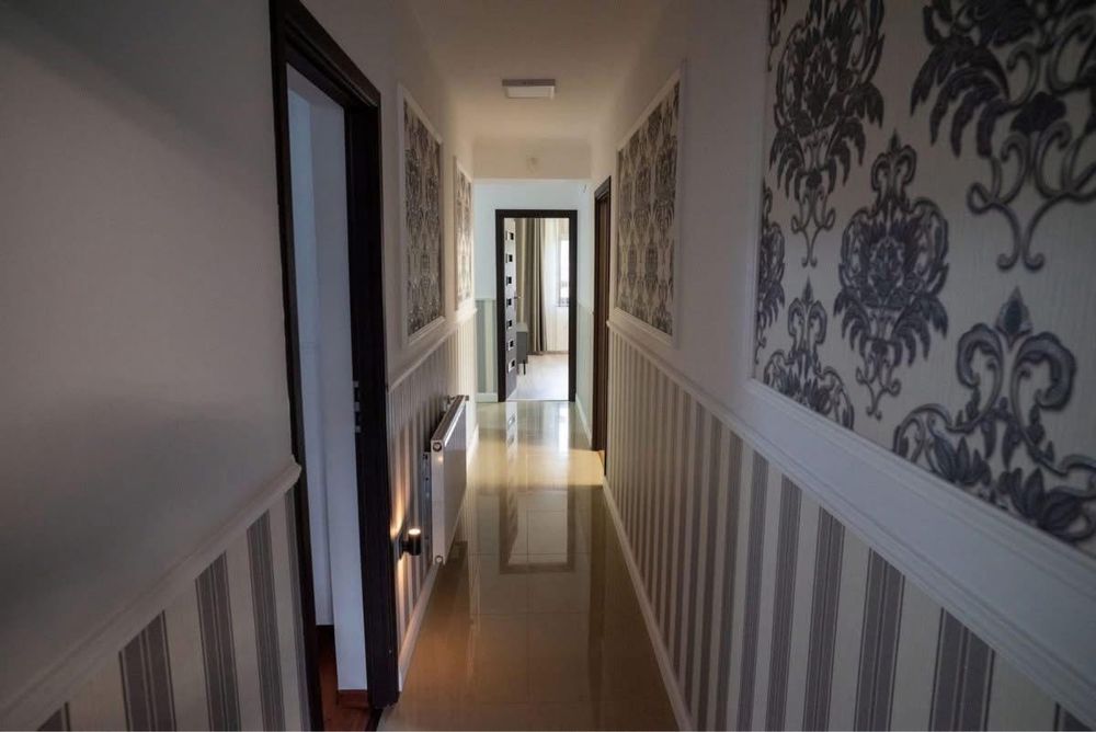 Ofer spre vanzare o vila moderna de lux zona Str. Dara