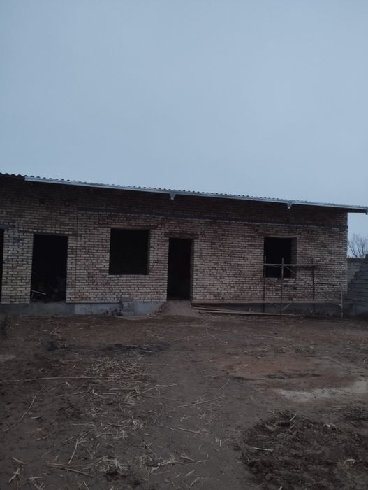 Участок сотилади 6 соток иккта хона  баня туалет ховли уралган