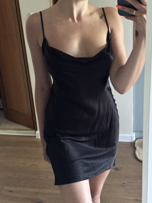 Сатенена рокля bershka