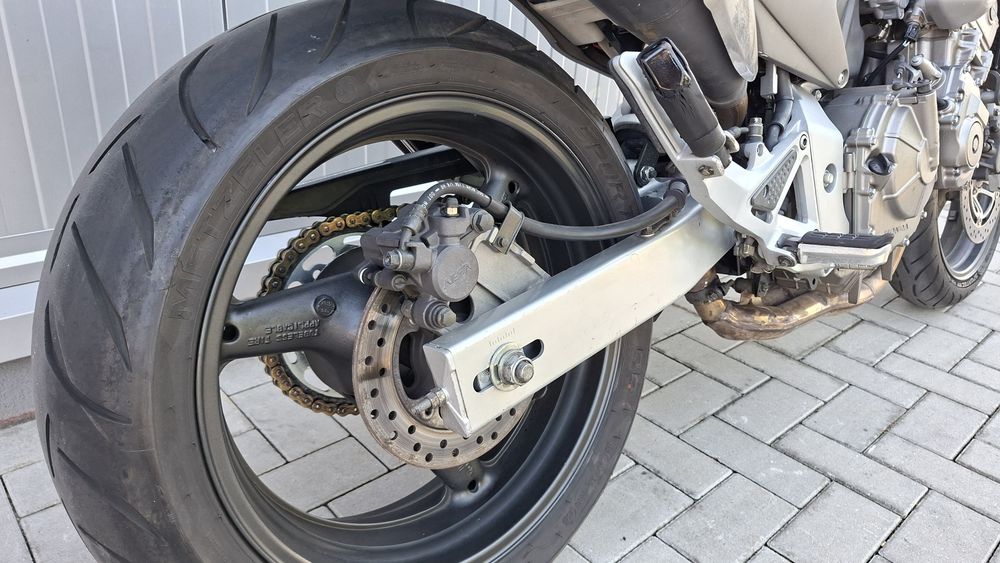 MotoFly vinde Honda Hornet 2004