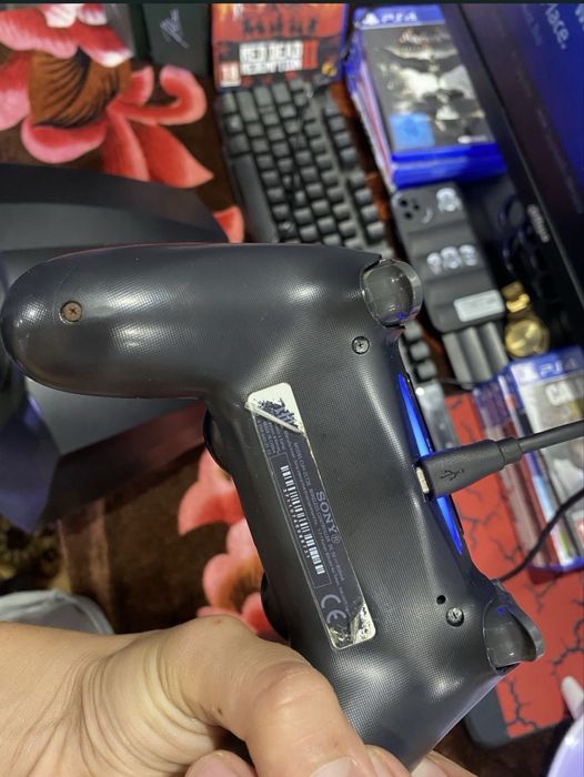 Ps 4 slim в много добро състояние