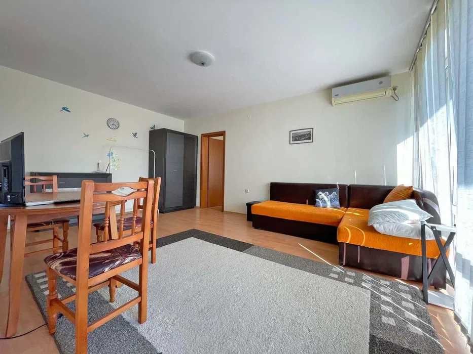 Дава се под наем Двустаен апартамент в Свети Влас - 65 кв.м за 200 € - Снимка #2