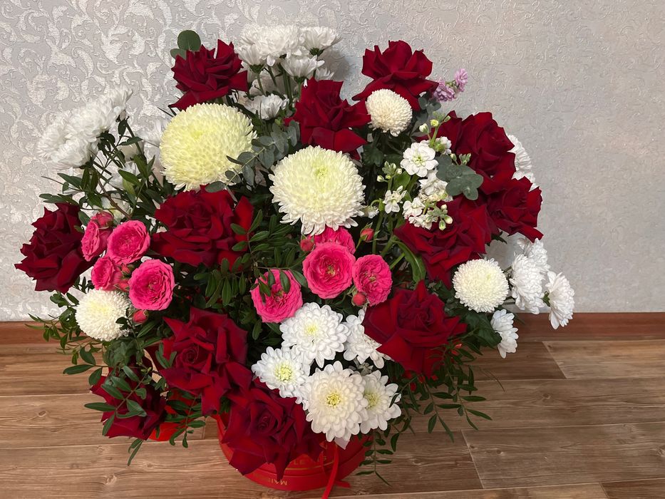 Шикарный букет свежие цветы