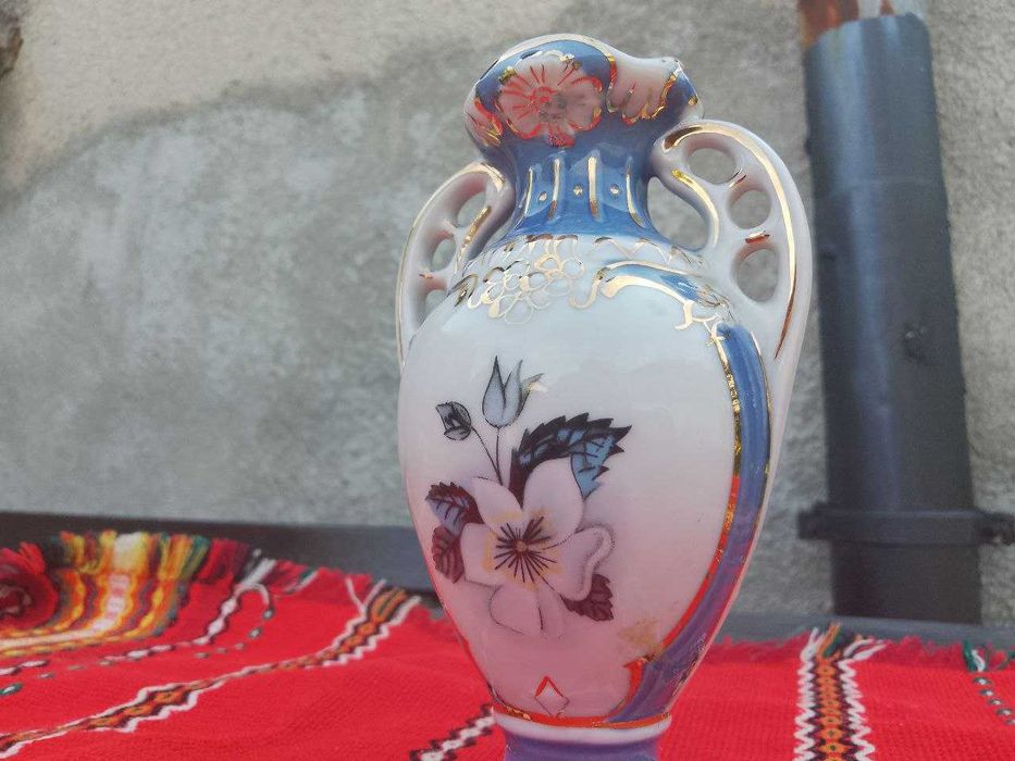 Вазичка - чешки порцелан