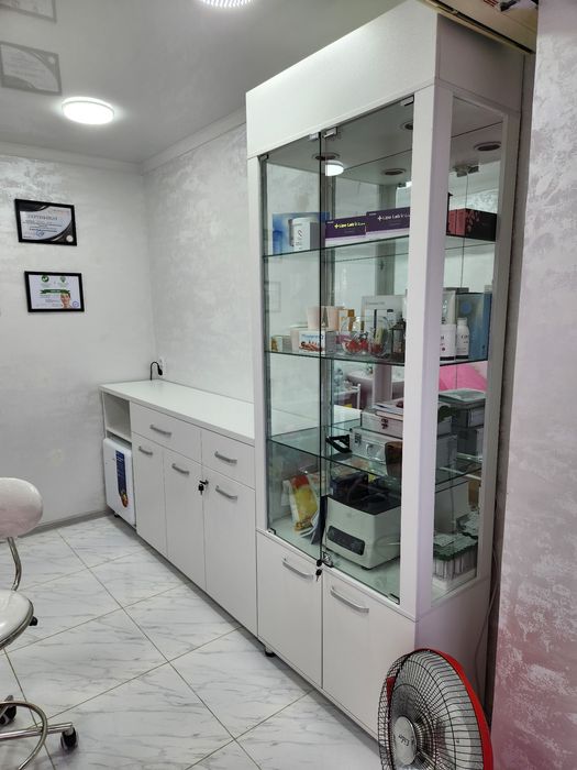 Витрина для салон красоты