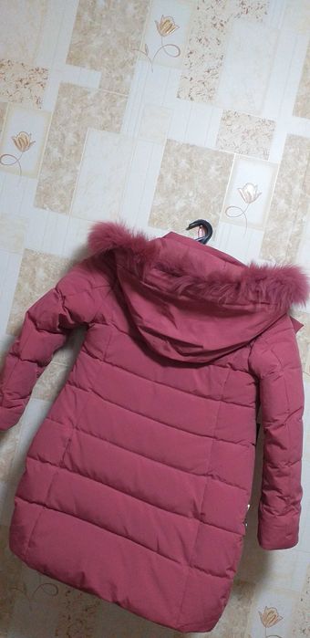 продам пуховик для девочки,рост 134,цена 5000тенге, в отличном сост.