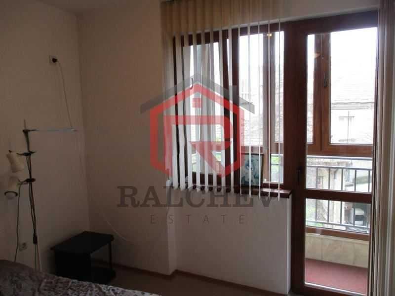 Под наем 2-стаен до Операта