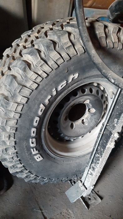 Шина с диском продам срочна  BFGoodrich.