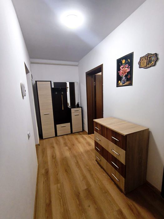 Închiriez garsoniera