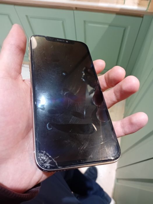 Продам iPhone X с зарядкой рабочий