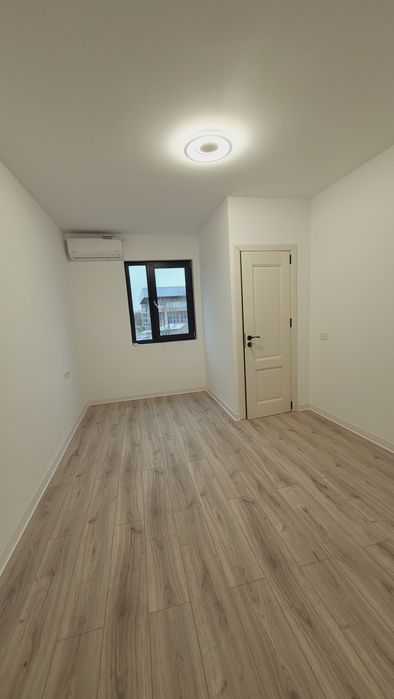 Birou de închiriat, Traian