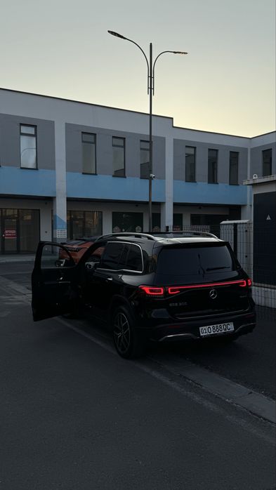 Mersedes benz eqb 300 elektrichka mers