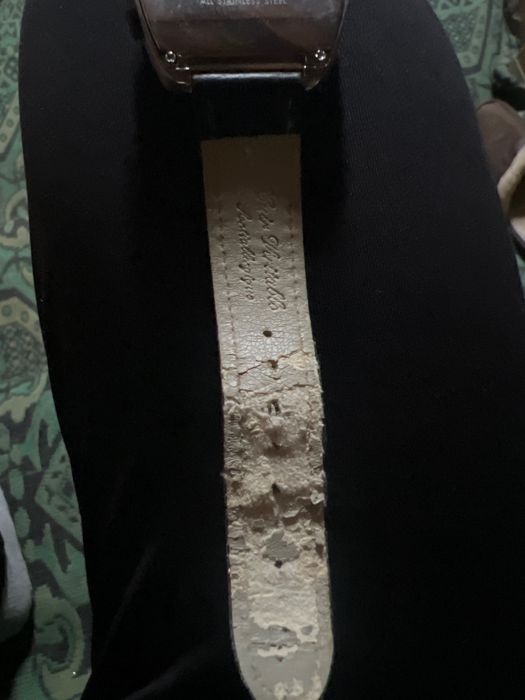 часовник в отлично състояние. Но каишката е малко изхабена