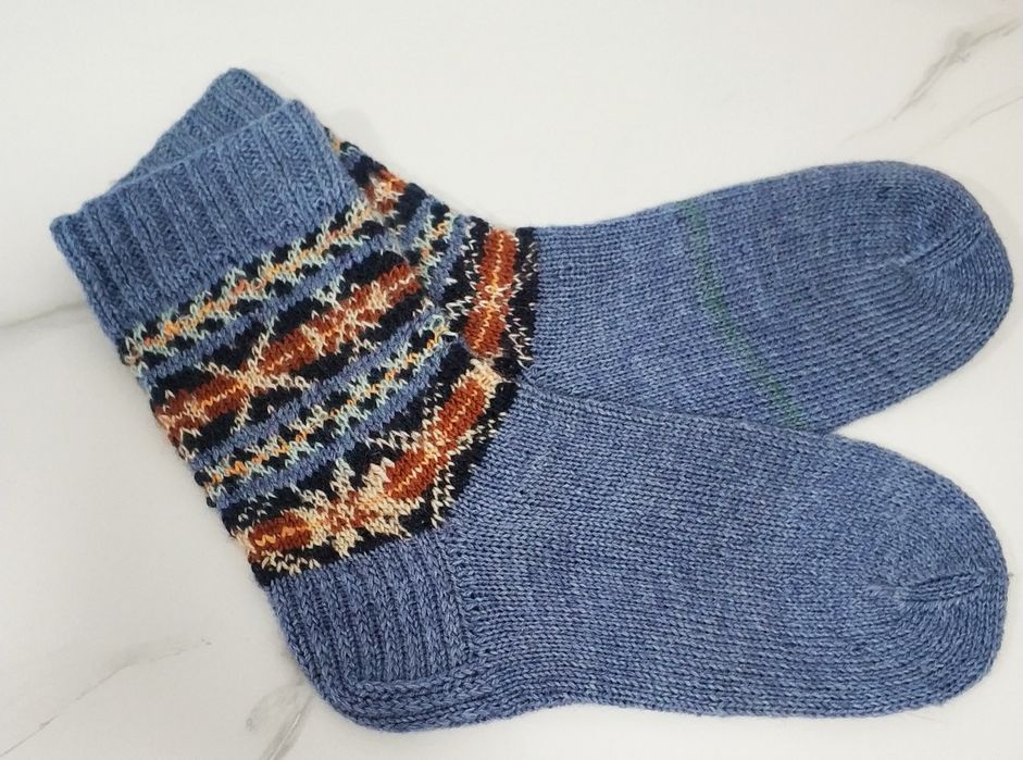 Вязаные носочки из натуральной пряжи.