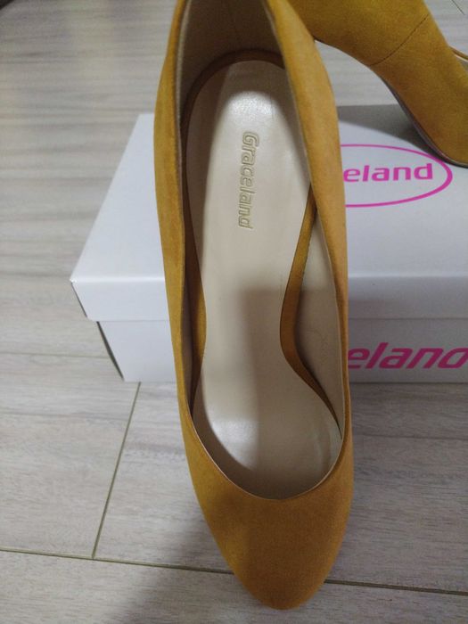 De vanzare  pantofi dama cu toc, marime 38