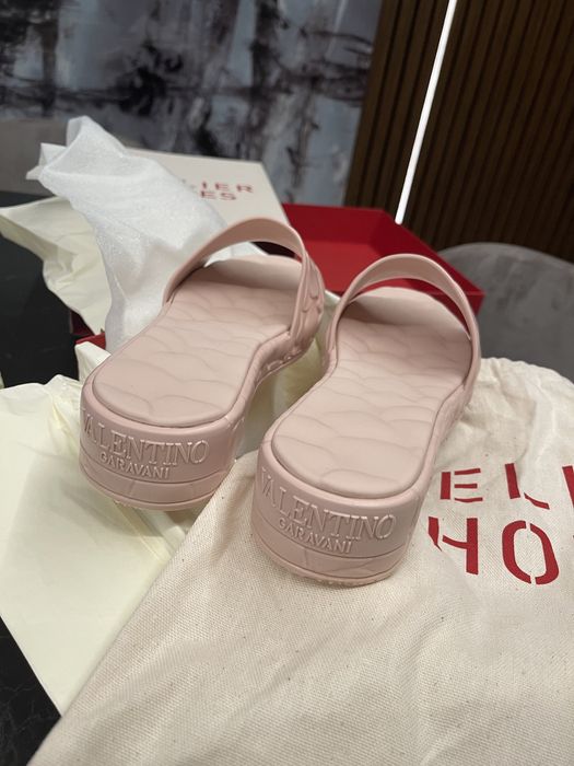 Slapi Valentino Garavani