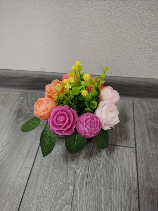 Aranjament floral parfumat din baza de săpun natural