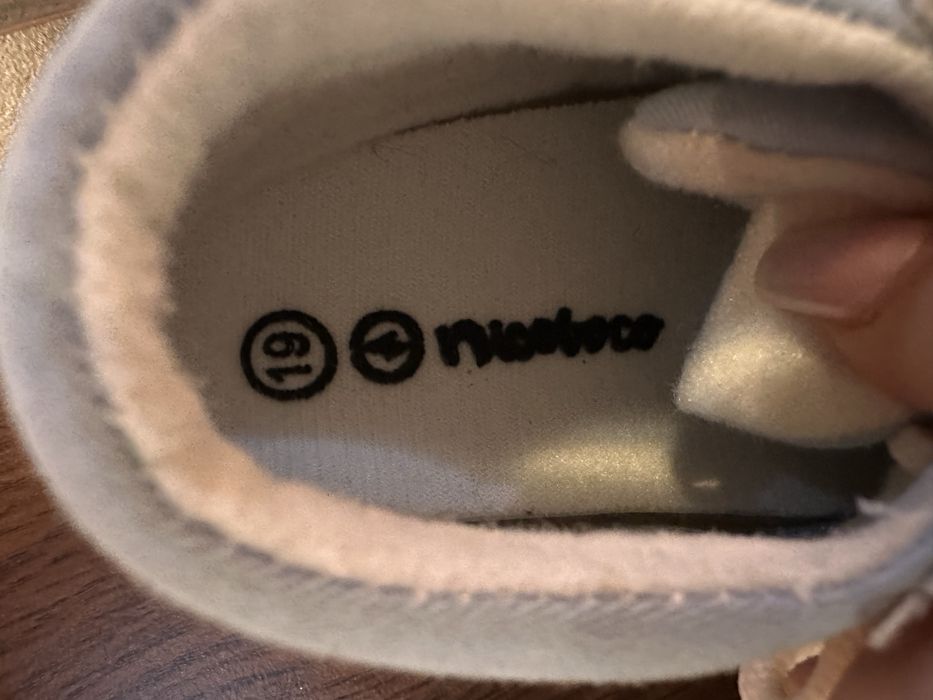 Pantofi sport bebe marimea 19 ca noi