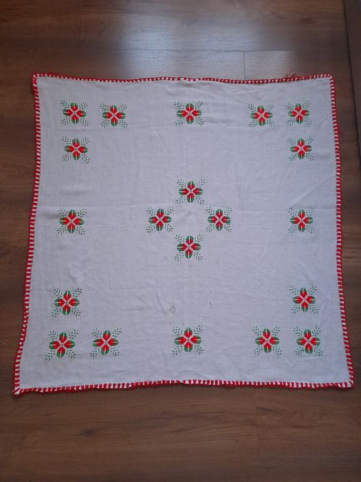 Mileuri fete de masa brodate cusute de mina stare foarte bună