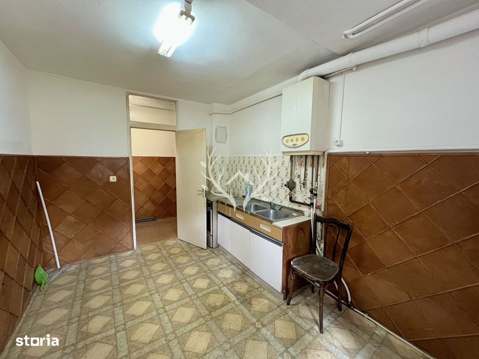 Apartament cu 3 camere, pregatit pentru renovare in Zorilor