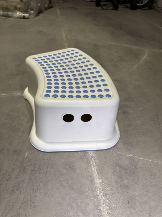 Ступенька под умывальник или унитаз для детец