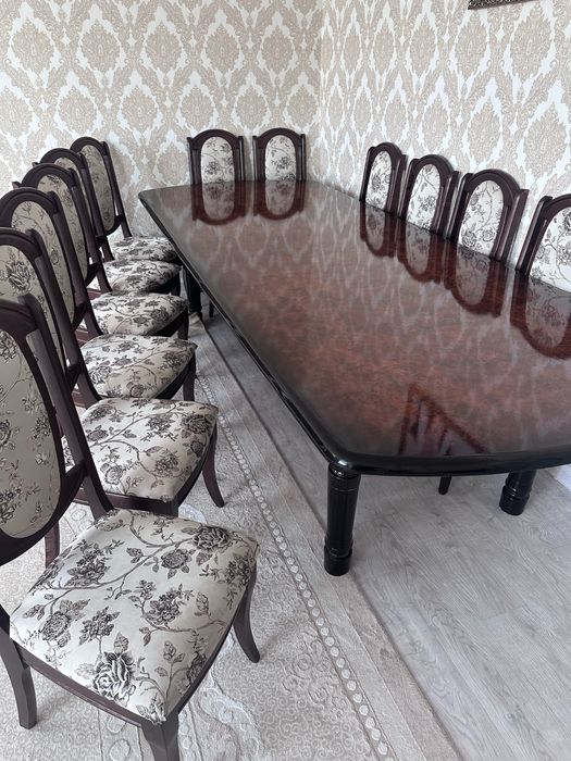 Стол для гостиной